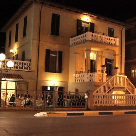 Hotel Villa Laura Rimini Dış mekan fotoğraf