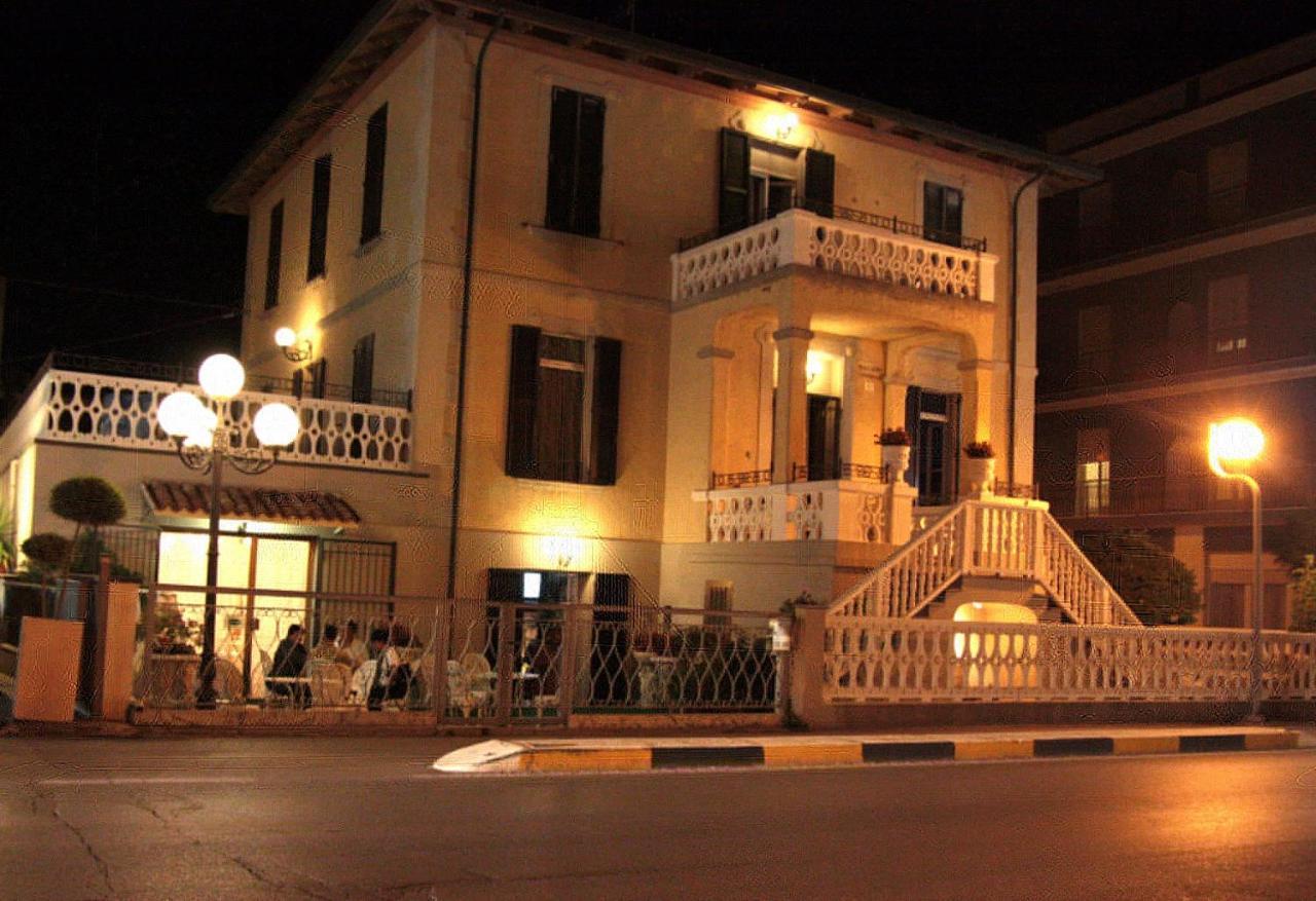 Hotel Villa Laura Rimini Dış mekan fotoğraf